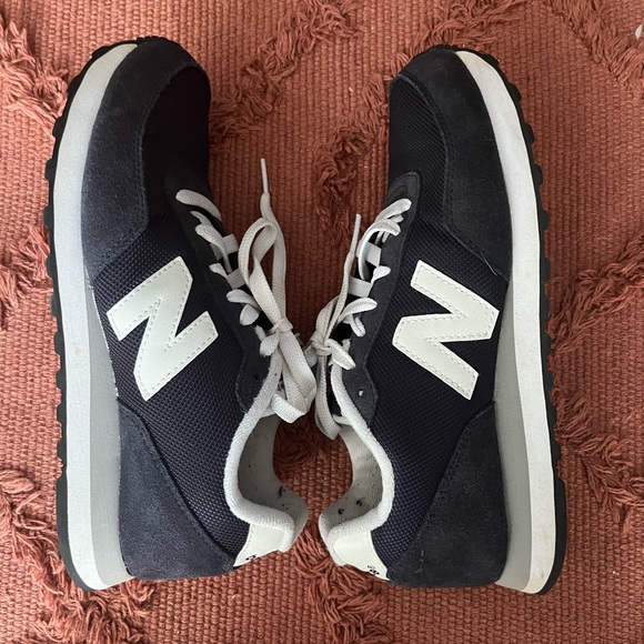 BARELY WORN NEW BALANCES! - Picture 1 of 4